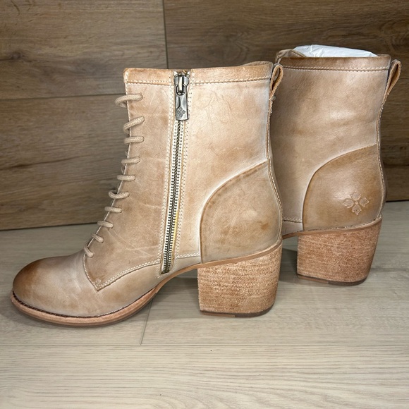 NIB Patricia Nash Sicily Ivory Heel Boots 10 - Picture 2 of 8